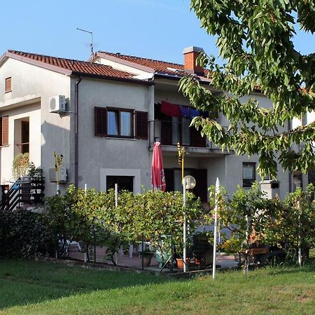 Apartments With A Parking Space Umag - 7109 Bagian luar foto