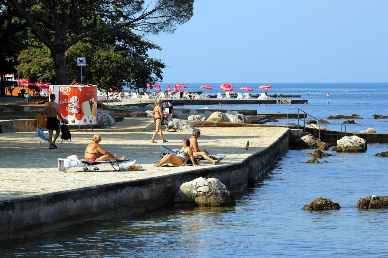 Apartments With A Parking Space Umag - 7109 Bagian luar foto