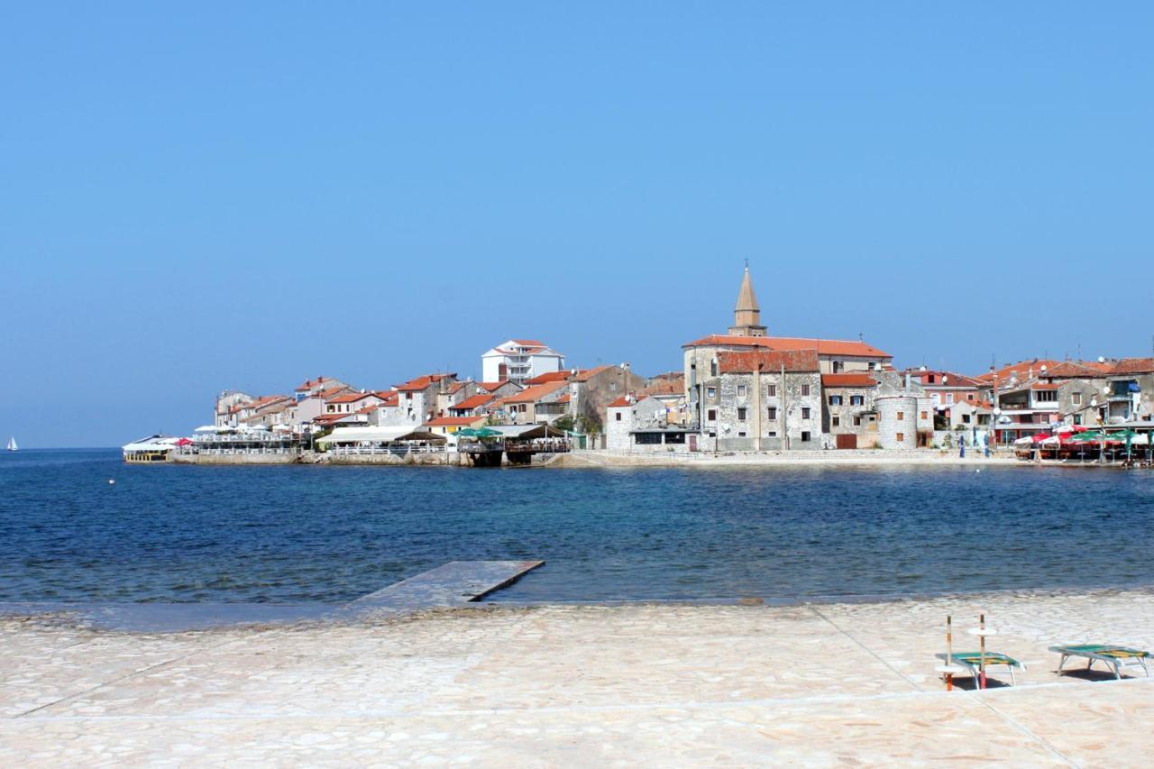 Apartments With A Parking Space Umag - 7109 Bagian luar foto