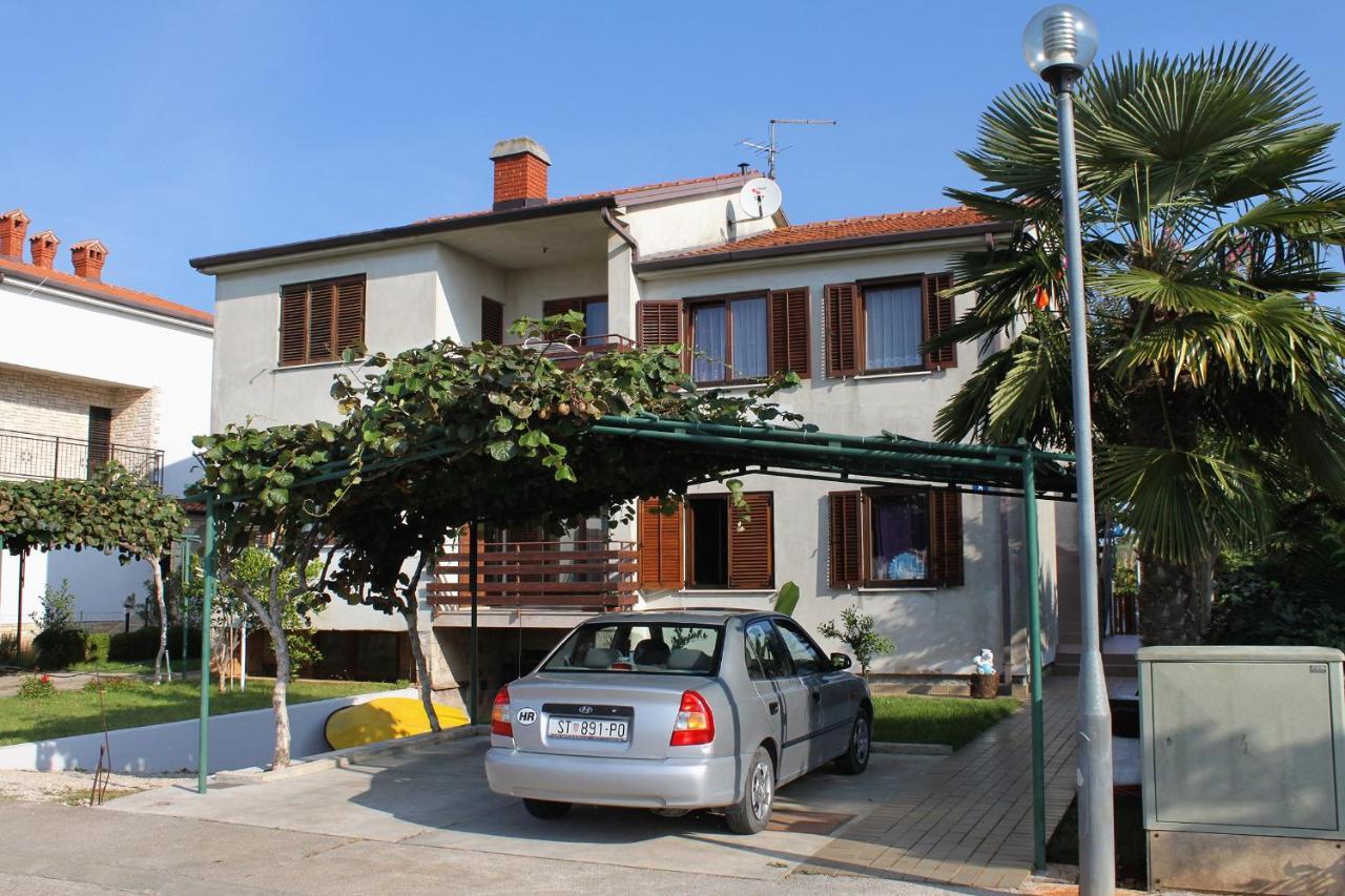 Apartments With A Parking Space Umag - 7109 Bagian luar foto