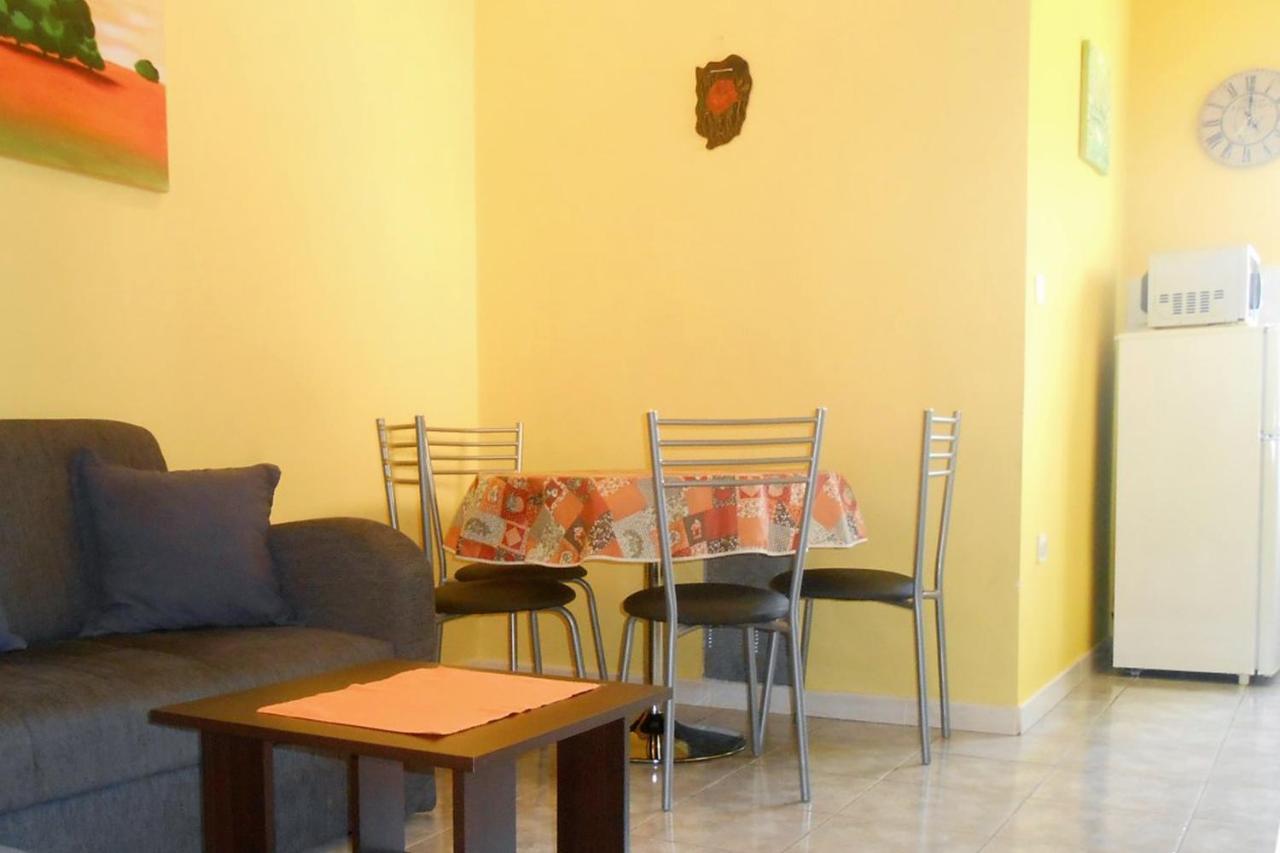 Apartments With A Parking Space Umag - 7109 Bagian luar foto