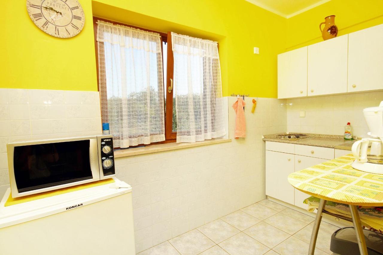 Apartments With A Parking Space Umag - 7109 Bagian luar foto